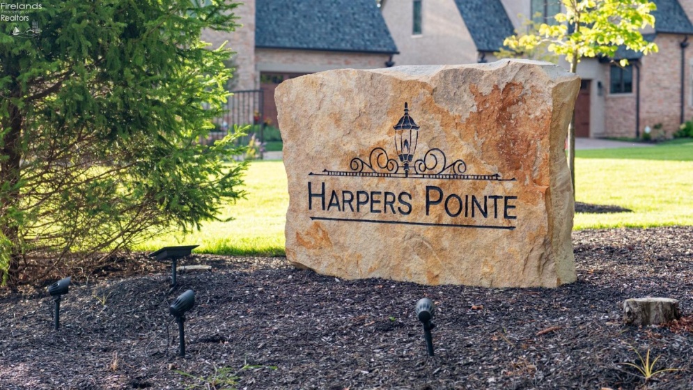 Harpers Pointe Monument