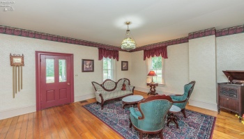 Parlor (Family room)