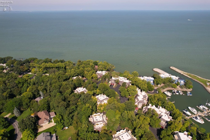 4300 Marin Woods, Port Clinton, 43452, 2 Bedrooms Bedrooms, ,3 BathroomsBathrooms,Residential,For Sale,Marin Woods,20243002