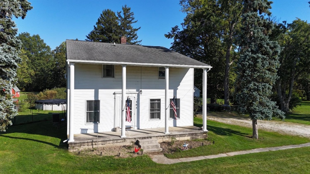 303 Cottage Street, Fremont, 43420, 3 Bedrooms Bedrooms, ,3 BathroomsBathrooms,Residential,For Sale,Cottage,20243270