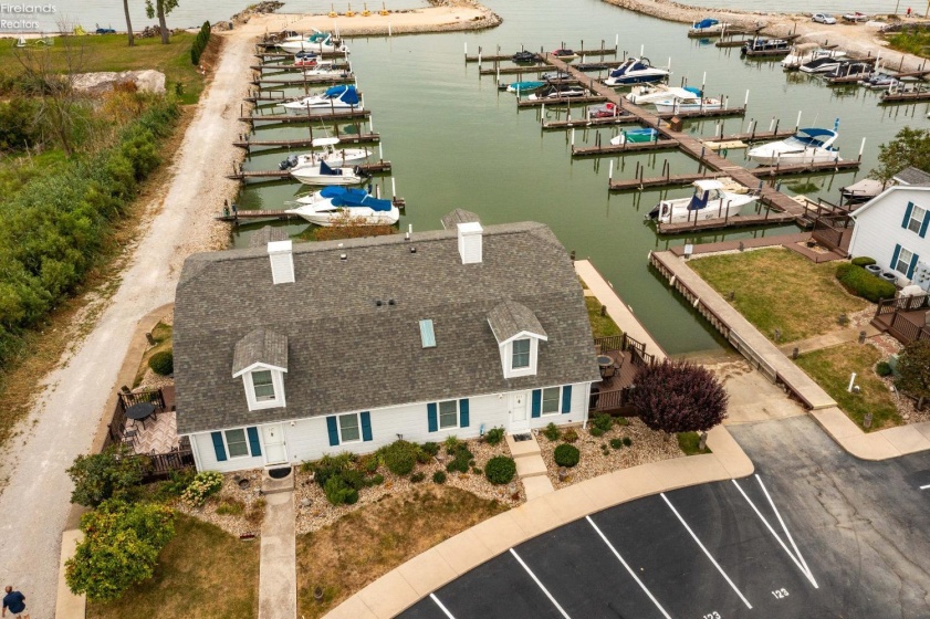 121 Schooner Point, Port Clinton, 43452, 2 Bedrooms Bedrooms, ,2 BathroomsBathrooms,Residential,For Sale,Schooner Point,20243797