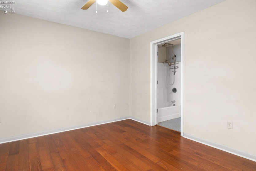 Owner's Bedroom w/Full Bath