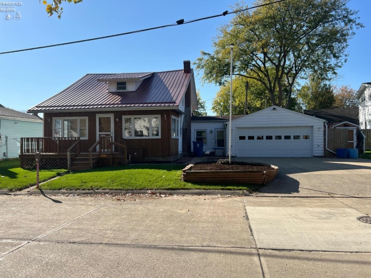 2104 Lakewood Avenue, Huron, 44839, 5 Bedrooms Bedrooms, ,2 BathroomsBathrooms,Residential,For Sale,Lakewood,20244025