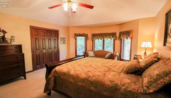 4th bedroom upstairs - with jack-n-jill bath