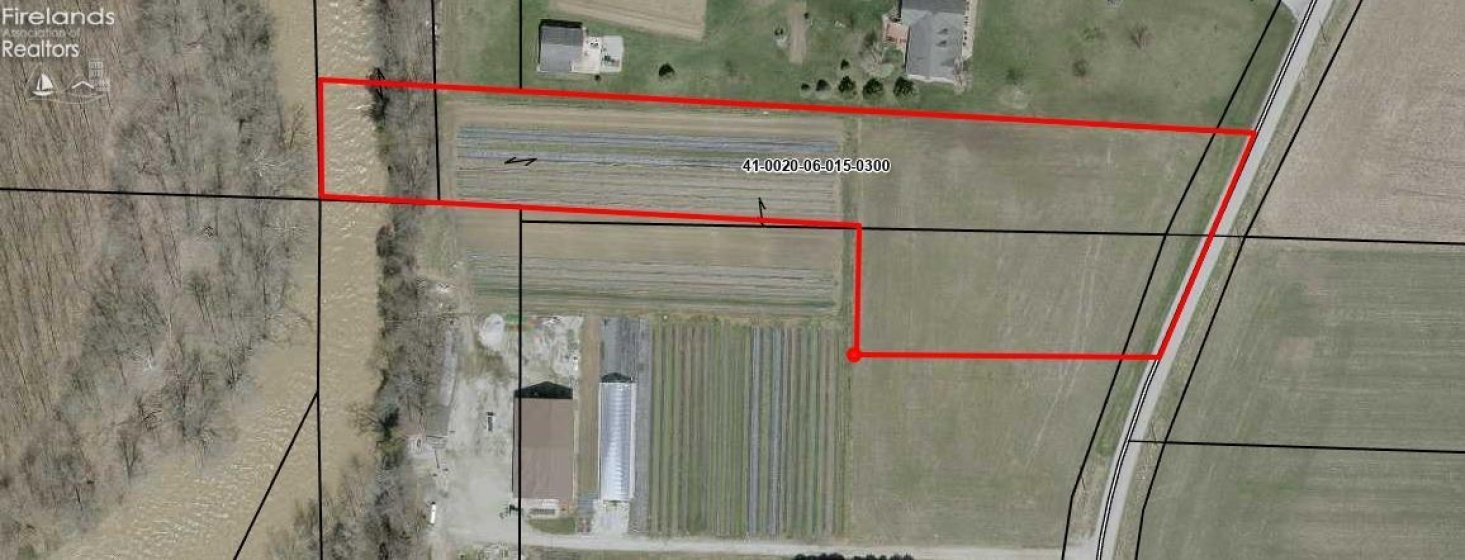 Approximate boundary lines. Subject to lot split survey.