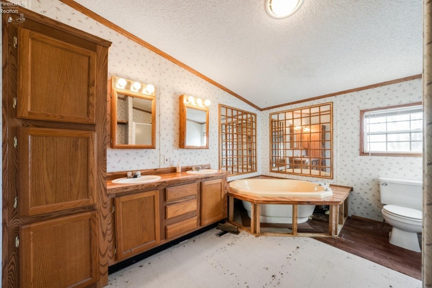 70 Niese Place, Put-In-Bay, 43456, 3 Bedrooms Bedrooms, ,2 BathroomsBathrooms,Residential,For Sale,Niese Place,20244090