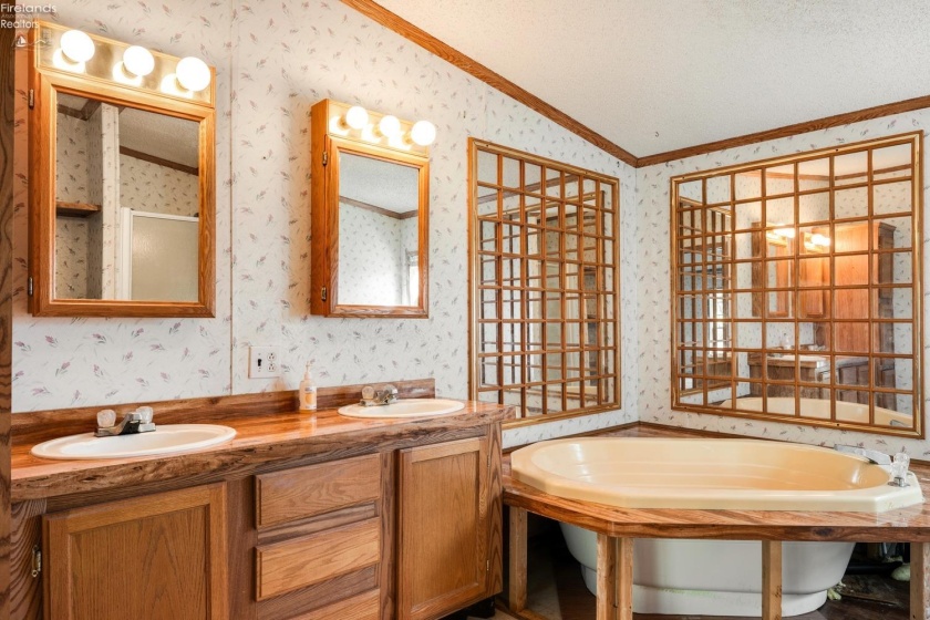 70 Niese Place, Put-In-Bay, 43456, 3 Bedrooms Bedrooms, ,2 BathroomsBathrooms,Residential,For Sale,Niese Place,20244090