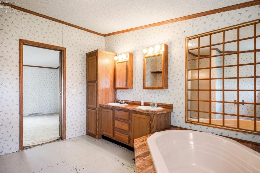 70 Niese Place, Put-In-Bay, 43456, 3 Bedrooms Bedrooms, ,2 BathroomsBathrooms,Residential,For Sale,Niese Place,20244090