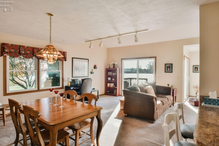 61 Harbors End Drive, Port Clinton, 43452, 2 Bedrooms Bedrooms, ,2 BathroomsBathrooms,Residential,For Sale,Harbors End,20244264