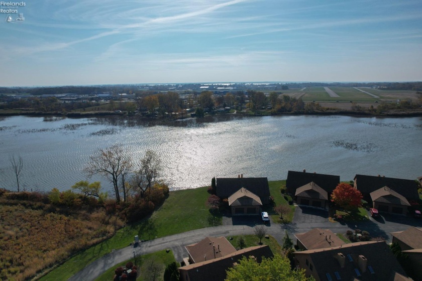 61 Harbors End Drive, Port Clinton, 43452, 2 Bedrooms Bedrooms, ,2 BathroomsBathrooms,Residential,For Sale,Harbors End,20244264