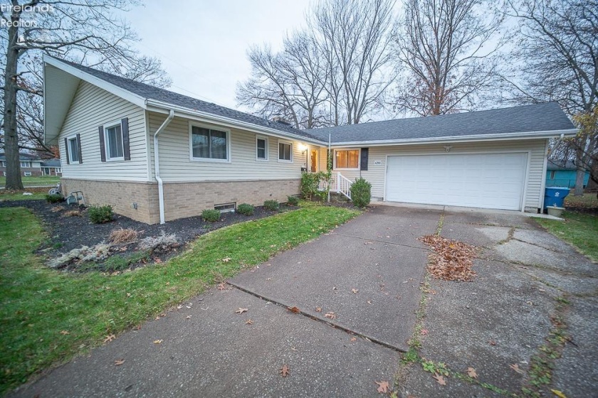 4200 Edgewood Drive, Lorain, 44052, 3 Bedrooms Bedrooms, ,2 BathroomsBathrooms,Residential,For Sale,Edgewood,20244461