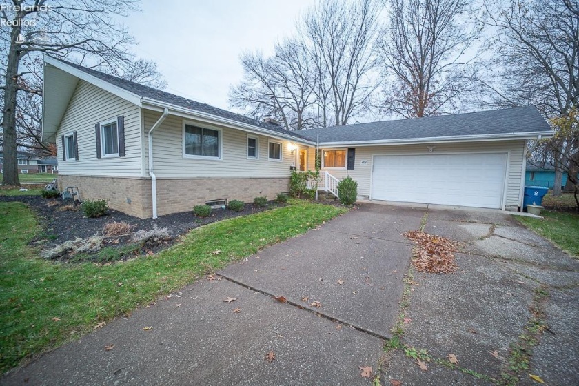 4200 Edgewood Drive, Lorain, 44052, 3 Bedrooms Bedrooms, ,2 BathroomsBathrooms,Residential,For Sale,Edgewood,20244461