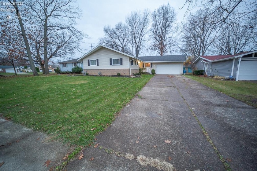 4200 Edgewood Drive, Lorain, 44052, 3 Bedrooms Bedrooms, ,2 BathroomsBathrooms,Residential,For Sale,Edgewood,20244461