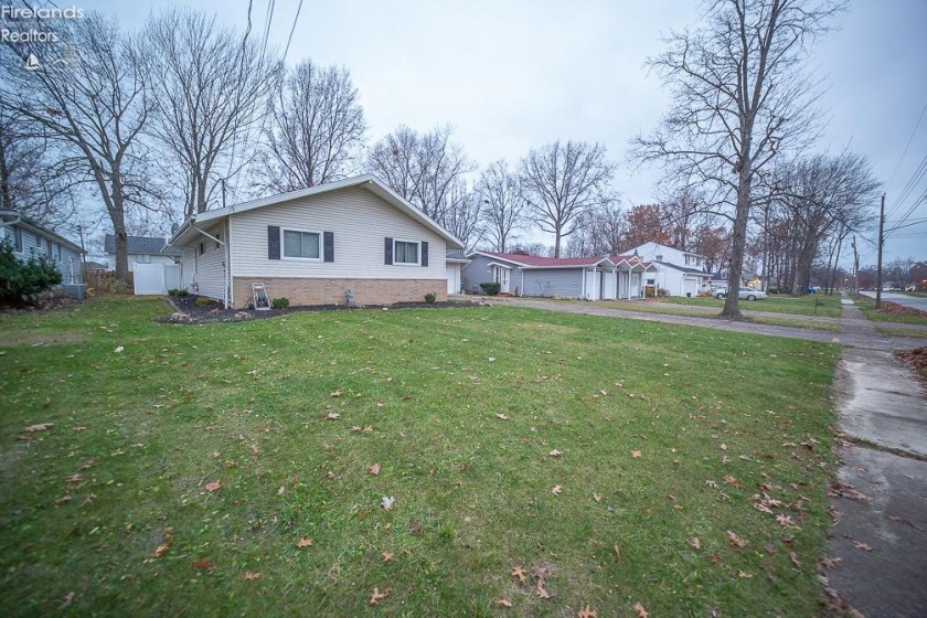 4200 Edgewood Drive, Lorain, 44052, 3 Bedrooms Bedrooms, ,2 BathroomsBathrooms,Residential,For Sale,Edgewood,20244461