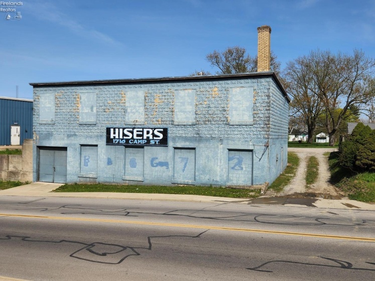 The block building has 2 floors and is used as a storage building, the stone driveway to the right belongs with this property.