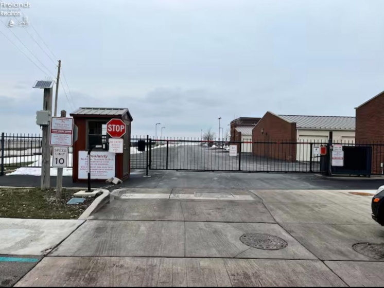 401 Shoreline Drive, Sandusky, 44870, 2 Bedrooms Bedrooms, ,2 BathroomsBathrooms,Residential,For Sale,Shoreline,20250336