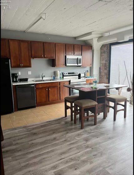 401 Shoreline Drive, Sandusky, 44870, 2 Bedrooms Bedrooms, ,2 BathroomsBathrooms,Residential,For Sale,Shoreline,20250336