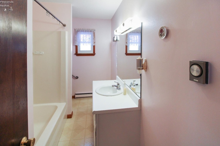 1318 4th Street, Marblehead, 43440, 5 Bedrooms Bedrooms, ,2 BathroomsBathrooms,Residential,For Sale,4th,20250188