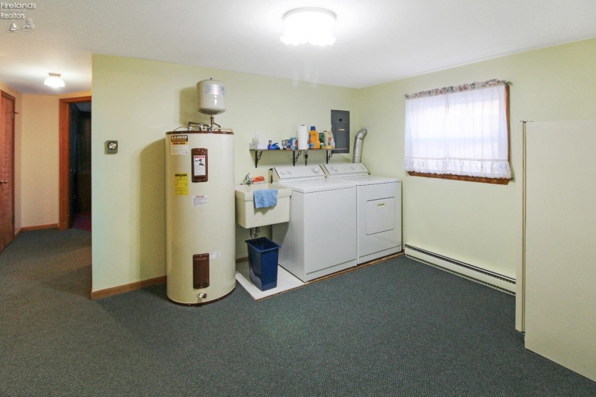1318 4th Street, Marblehead, 43440, 5 Bedrooms Bedrooms, ,2 BathroomsBathrooms,Residential,For Sale,4th,20250188