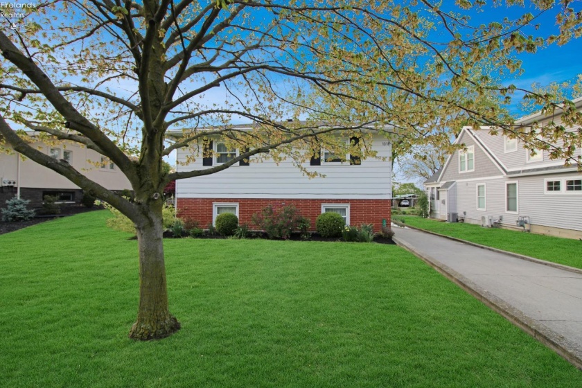 1318 4th Street, Marblehead, 43440, 5 Bedrooms Bedrooms, ,2 BathroomsBathrooms,Residential,For Sale,4th,20250188