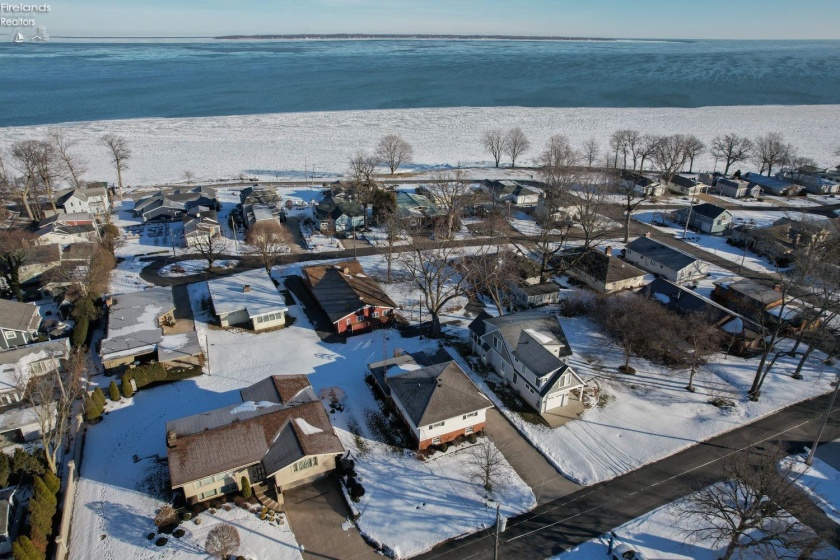 1318 4th Street, Marblehead, 43440, 5 Bedrooms Bedrooms, ,2 BathroomsBathrooms,Residential,For Sale,4th,20250188