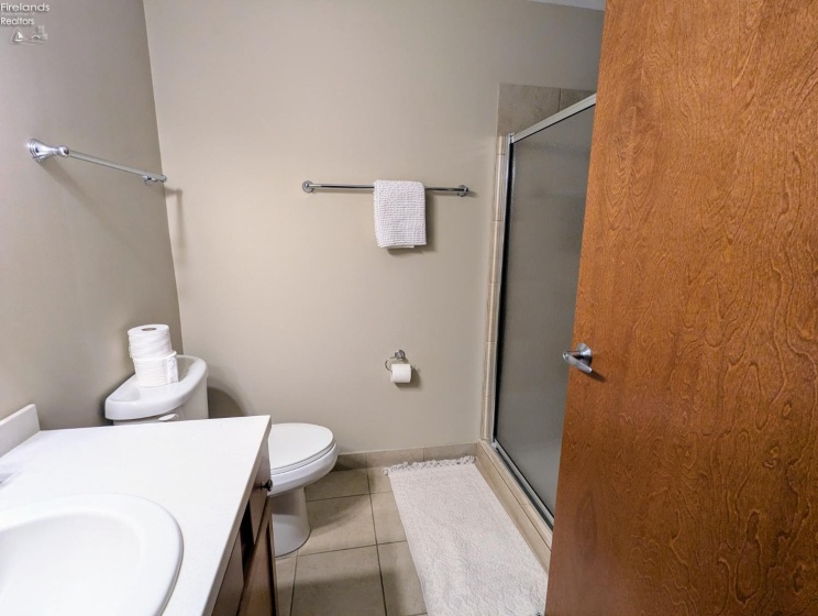 401 SHORELINE Drive, Sandusky, 44870, 2 Bedrooms Bedrooms, ,3 BathroomsBathrooms,Residential,For Sale,SHORELINE,20250399