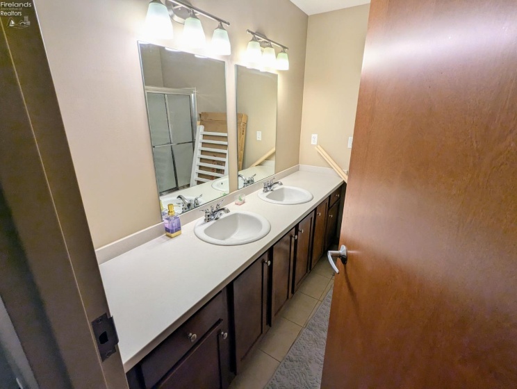 401 SHORELINE Drive, Sandusky, 44870, 2 Bedrooms Bedrooms, ,3 BathroomsBathrooms,Residential,For Sale,SHORELINE,20250399