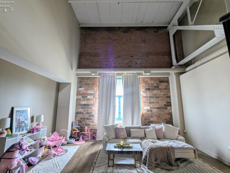 401 SHORELINE Drive, Sandusky, 44870, 2 Bedrooms Bedrooms, ,3 BathroomsBathrooms,Residential,For Sale,SHORELINE,20250399