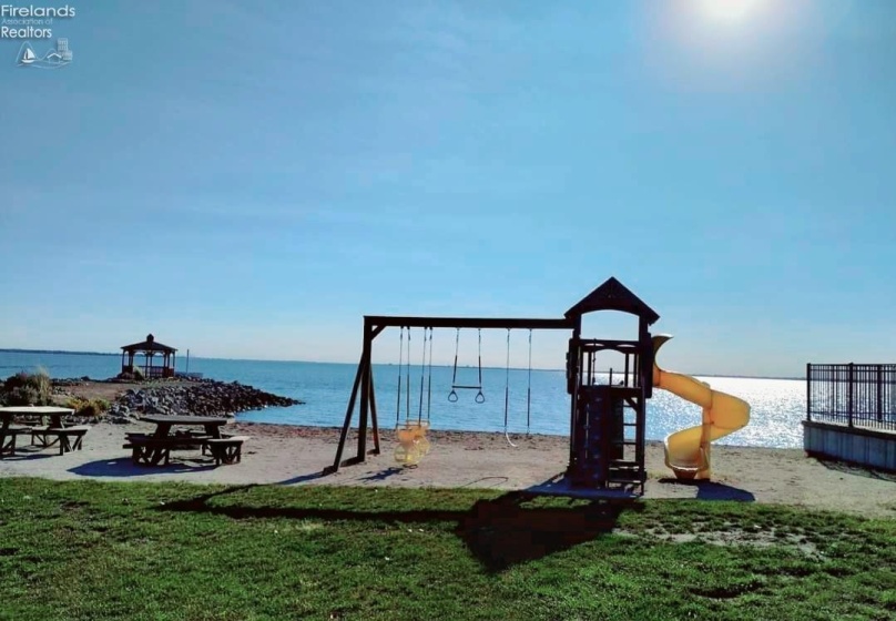 2727 Harbor Bay Drive, Marblehead, 43440, 3 Bedrooms Bedrooms, ,2 BathroomsBathrooms,Residential,For Sale,Harbor Bay,20250423