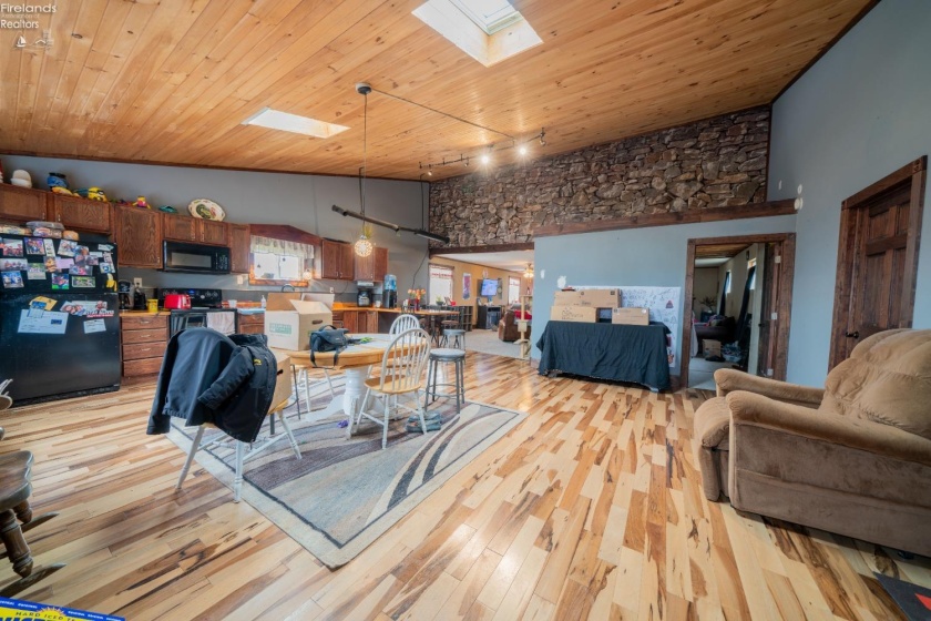35 Greenwhich Milan TownLine Road, North Fairfield, 44855, 6 Bedrooms Bedrooms, ,3 BathroomsBathrooms,Residential,For Sale,Greenwhich Milan TownLine,20250471
