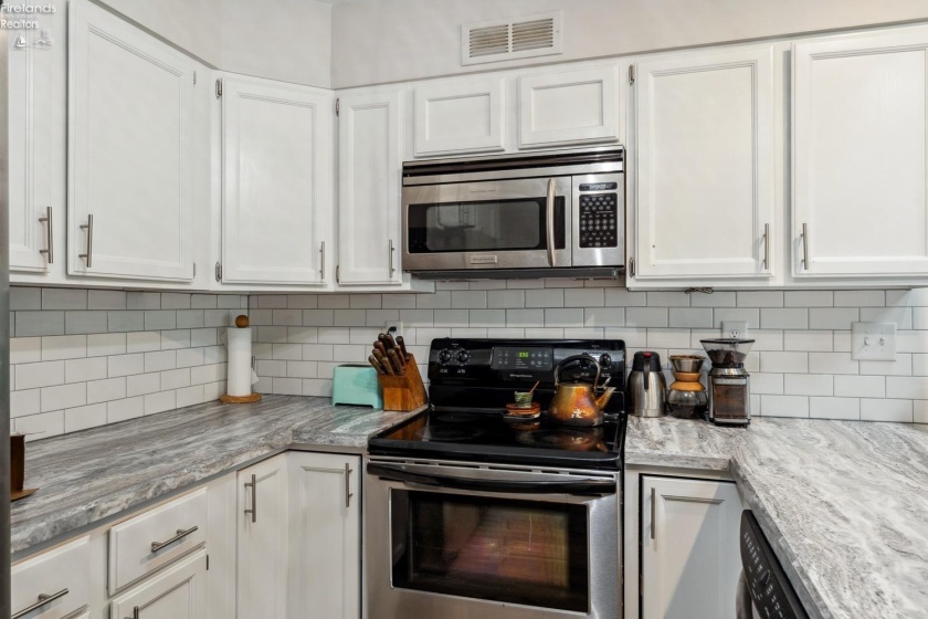 1510 Cleveland Rd E., Huron, 44839, 2 Bedrooms Bedrooms, ,2 BathroomsBathrooms,Residential,For Sale,Cleveland Rd E.,20244267