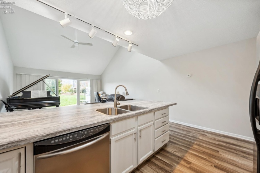 1510 Cleveland Rd E., Huron, 44839, 2 Bedrooms Bedrooms, ,2 BathroomsBathrooms,Residential,For Sale,Cleveland Rd E.,20244267