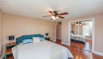 Guest suite bedroom