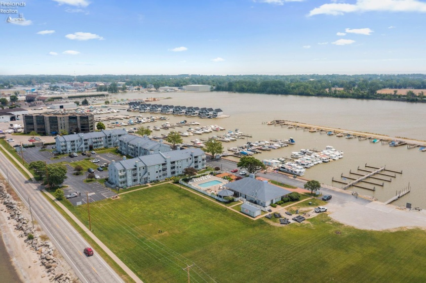202 Clinton Reef Drive, Port Clinton, 43452, 1 Bedroom Bedrooms, ,1 BathroomBathrooms,Residential,For Sale,Clinton Reef,20250554