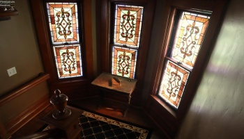 Step landing to upstairs