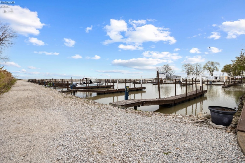 89 Schooner Point Drive, Port Clinton, 43452, 2 Bedrooms Bedrooms, ,2 BathroomsBathrooms,Residential,For Sale,Schooner Point,20250829