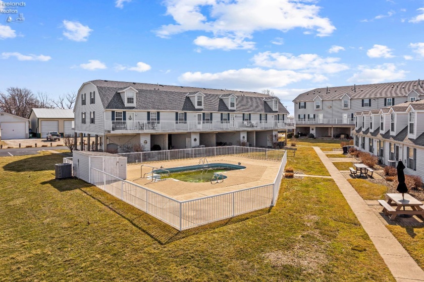 89 Schooner Point Drive, Port Clinton, 43452, 2 Bedrooms Bedrooms, ,2 BathroomsBathrooms,Residential,For Sale,Schooner Point,20250829