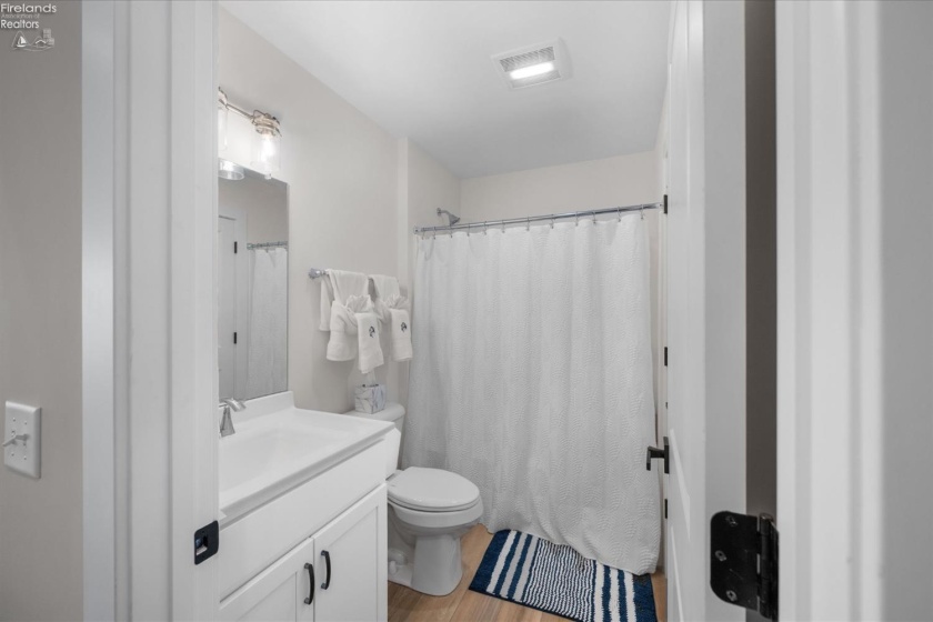 545 Lakeshore Drive, Port Clinton, 43452, 3 Bedrooms Bedrooms, ,2 BathroomsBathrooms,Residential,For Sale,Lakeshore,20250858