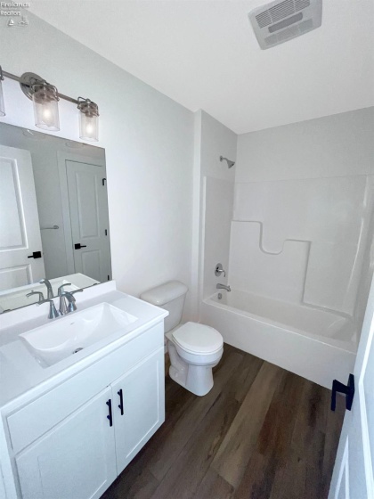 545 Lakeshore Drive, Port Clinton, 43452, 3 Bedrooms Bedrooms, ,2 BathroomsBathrooms,Residential,For Sale,Lakeshore,20250858