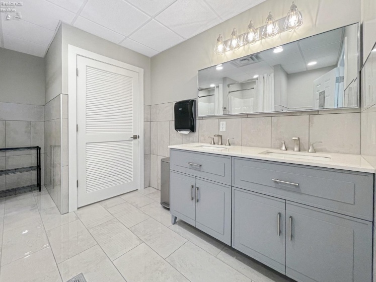 545 Lakeshore Drive, Port Clinton, 43452, 3 Bedrooms Bedrooms, ,2 BathroomsBathrooms,Residential,For Sale,Lakeshore,20250858
