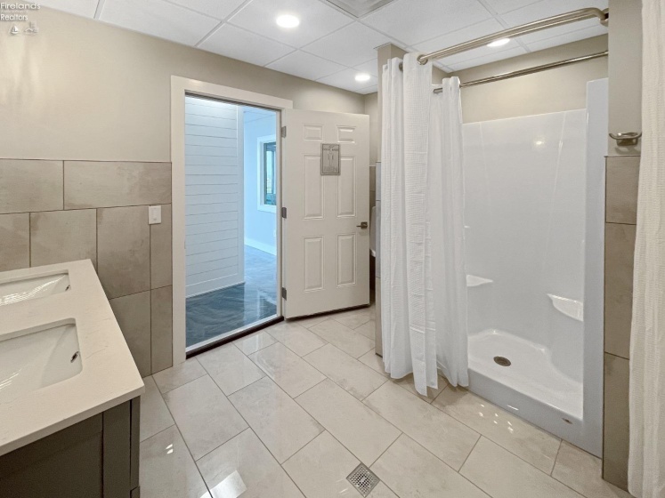 545 Lakeshore Drive, Port Clinton, 43452, 3 Bedrooms Bedrooms, ,2 BathroomsBathrooms,Residential,For Sale,Lakeshore,20250858