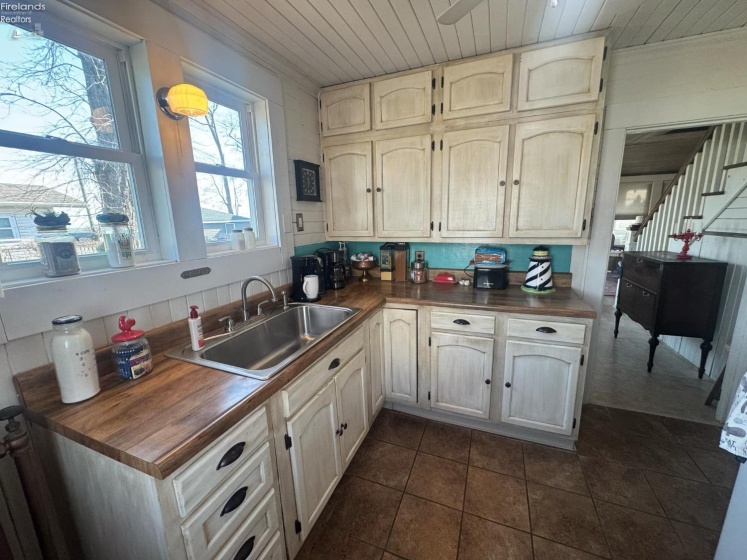 22 Oakwood Avenue, Huron, 44839, 3 Bedrooms Bedrooms, ,1 BathroomBathrooms,Residential,For Sale,Oakwood,20250834