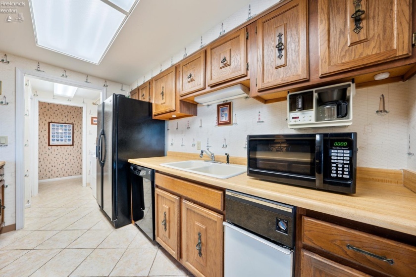 711 lakeshore, Port Clinton, 43452, 2 Bedrooms Bedrooms, ,2 BathroomsBathrooms,Residential,For Sale,lakeshore,20250658