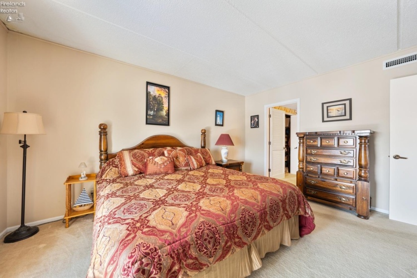 711 lakeshore, Port Clinton, 43452, 2 Bedrooms Bedrooms, ,2 BathroomsBathrooms,Residential,For Sale,lakeshore,20250658