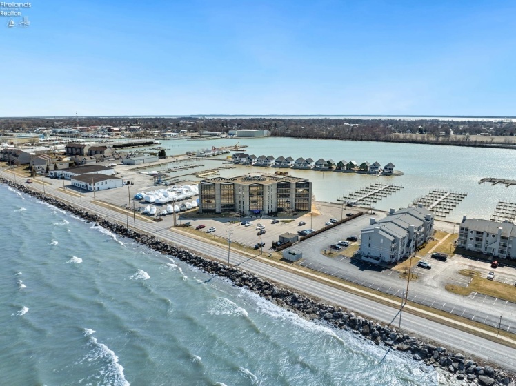 711 lakeshore, Port Clinton, 43452, 2 Bedrooms Bedrooms, ,2 BathroomsBathrooms,Residential,For Sale,lakeshore,20250658
