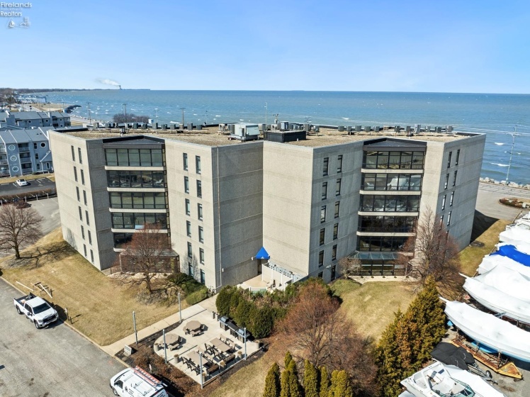 711 lakeshore, Port Clinton, 43452, 2 Bedrooms Bedrooms, ,2 BathroomsBathrooms,Residential,For Sale,lakeshore,20250658