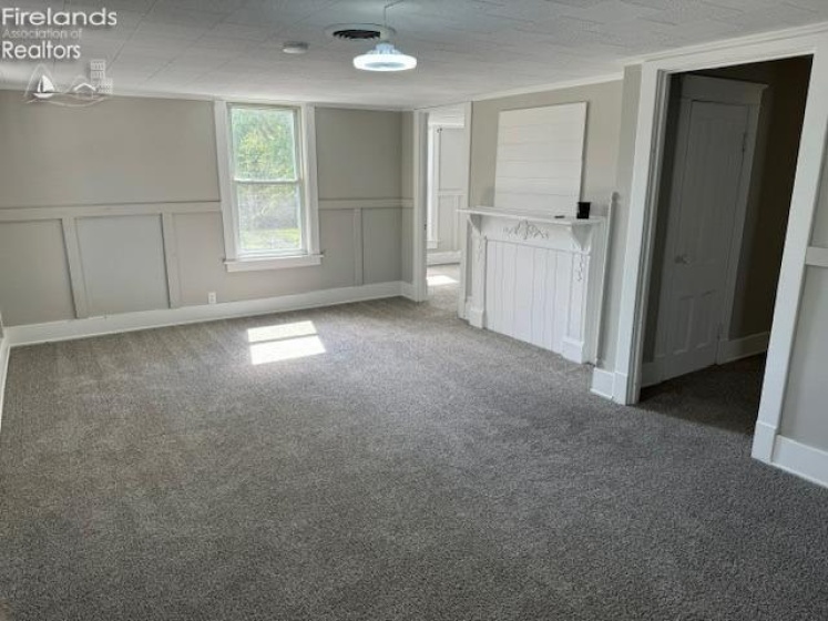201 Center Street, Fostoria, 44830, ,Multiple Units,For Sale,Center,20250996