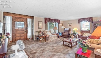 201 Center Street, Fostoria, 44830, ,Multiple Units,For Sale,Center,20250996