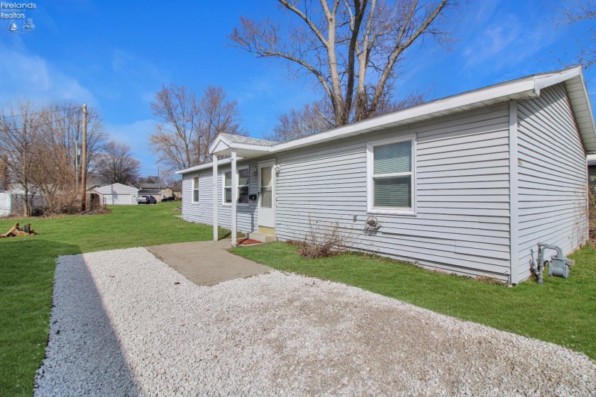 424 Short Street, Port Clinton, 43452, 3 Bedrooms Bedrooms, ,2 BathroomsBathrooms,Residential,For Sale,Short,20251044