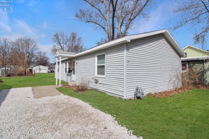 424 Short Street, Port Clinton, 43452, 3 Bedrooms Bedrooms, ,2 BathroomsBathrooms,Residential,For Sale,Short,20251044